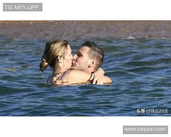 足球明星亲吻瞬间大盘点感受他们的热情与爱意 足球明星亲吻瞬间大盘点感受他们的热情与爱意