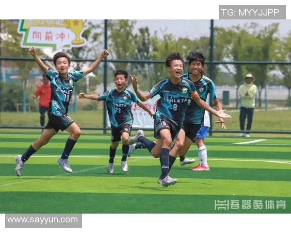 闪耀绿茵场的带灯足球明星们点亮梦想与激情的旅程 闪耀绿茵场的带灯足球明星们点亮梦想与激情的旅程