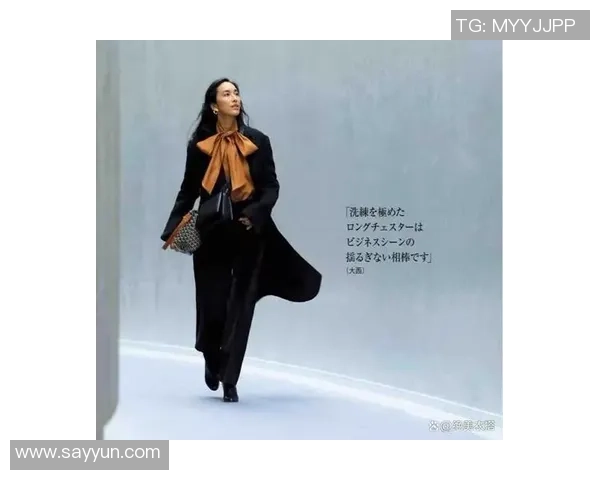 足球明星冬季时尚大揭秘穿搭大衣展现独特魅力与个性风格